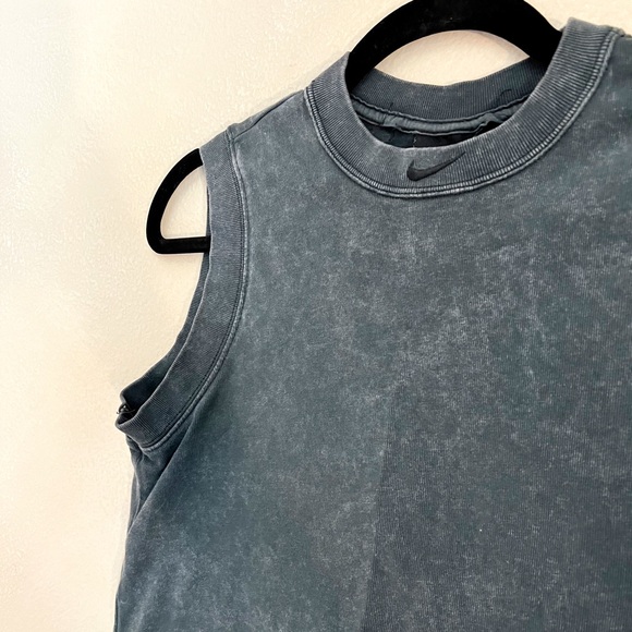 Nike Distressed Grey Crop Top - Picture 2 of 4